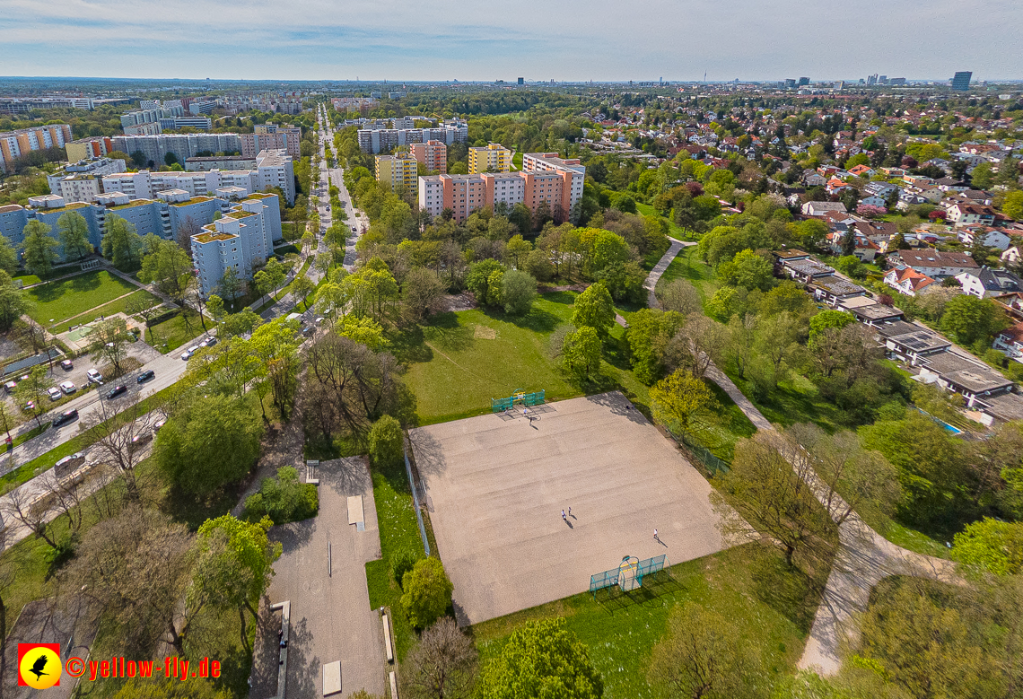 04.05.2023 - Luftbilder vom Marx-Zentrum uns seiner Umgebung in Neuperlach